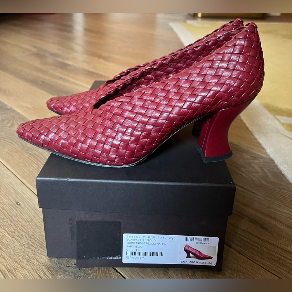 Bottega Veneta Almond intrecciato pumps